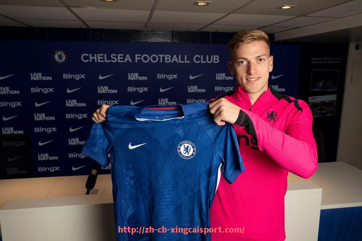 杏彩体育-世俱杯比赛中球员抢球成功率与防守质量之间的关联